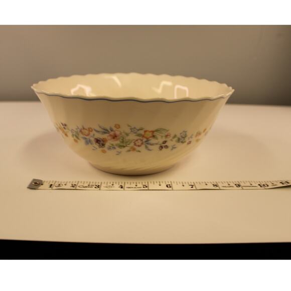VTG Arcopal Milk Glass Serving Floral Bowl Victoria Patt France 10" Scalloped - Picture 4 of 6